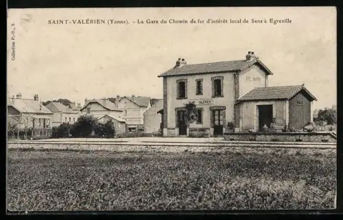 AK Saint-Valérien /Yonne, La Gare du Chemin de fer d`intérêt local de Sens à Egreville