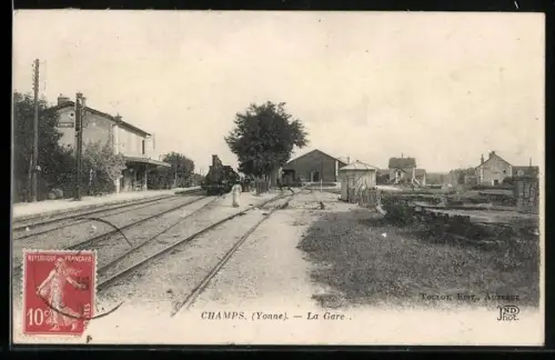 AK Champs /Yonne, La Gare
