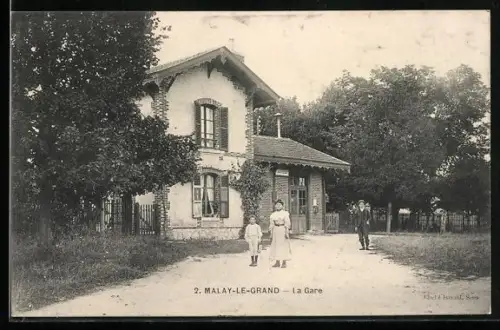 AK Malay-le-Grand, La Gare et ses environs arborés