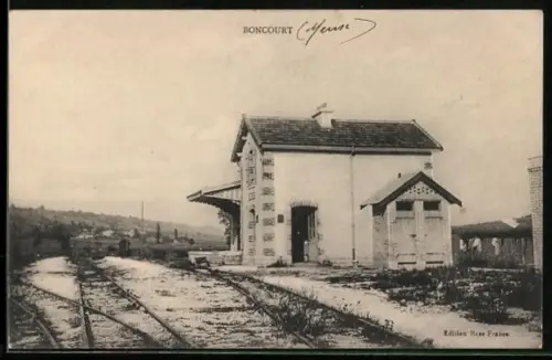 AK Boncourt /Haute-Marne, La gare et les voies ferrées en pleine campagne