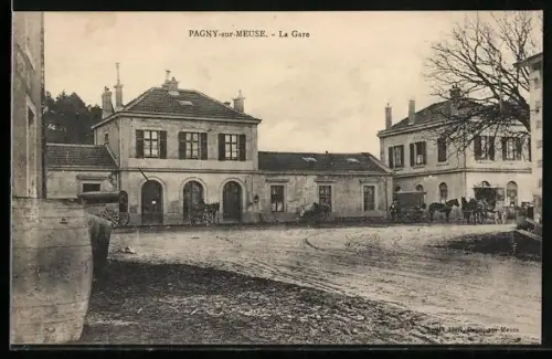 AK Pagny-sur-Meuse, La Gare et ses alentours animés