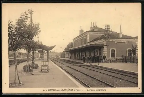 AK Nuits-sous-Ravières /Yonne, La Gare intérieure