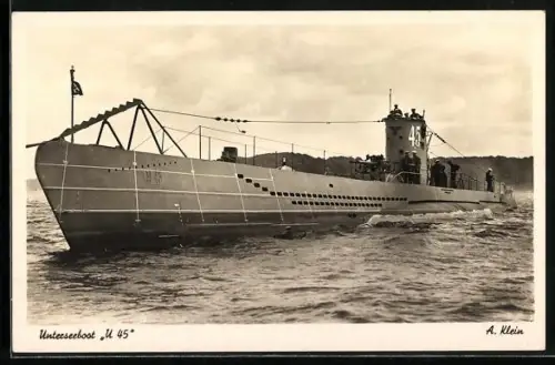 AK U-Boot U 45 in Fahrt vor der Küste