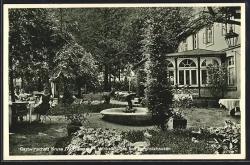 AK Winkelshütten bei Borgholzhausen, Gaswirtschaft Kruse, Gartenansicht mit Brunnen