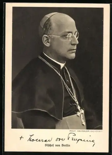 AK Konrad von Preysing in Robe mit Brille