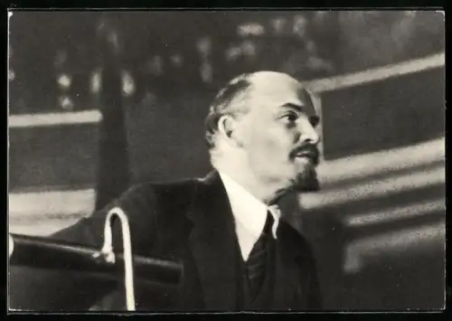 AK Lenin im Porträt mit Anzug