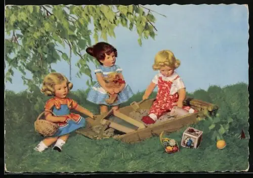 AK Käthe Kruse-Puppen beim Spielen im Sandkasten