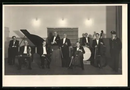 Foto-AK Kurkapelle Kurt Schlosser auf der Bühne, 1950