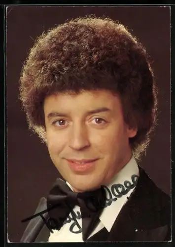 AK Musiker Tony Marshall im Anzug mit Fliege, Autograph