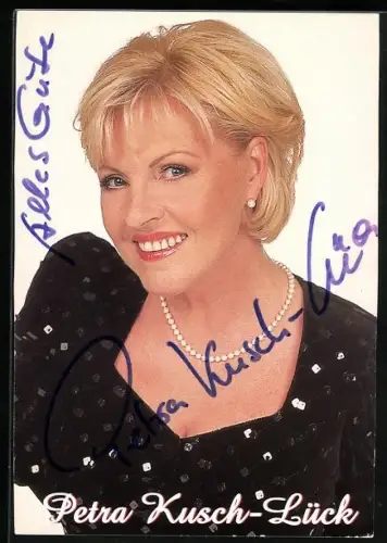AK Musikerin Petra Kusch-Lück vor weissem Hintergrund, Autograph