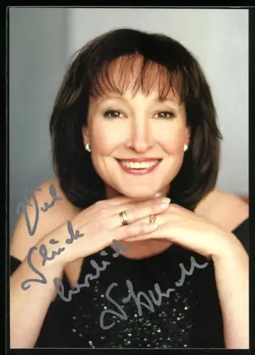 AK Musikerin Gaby Albrecht lächelnd im Porträt, Autograph