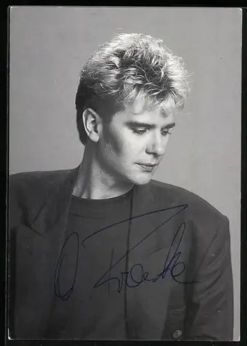 AK Musiker Christian Franke vor neutralem Hintergrund, Autograph