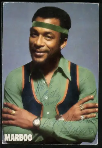 AK Musiker Marboo in grünem Hemd, Autograph