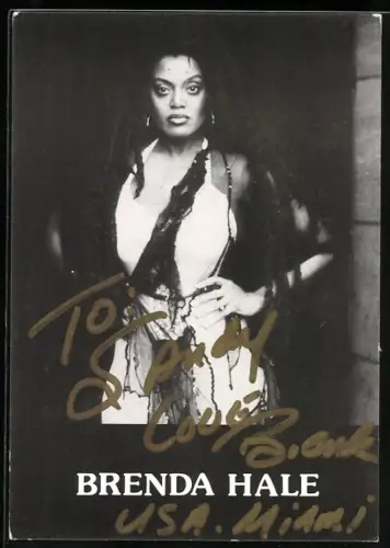 AK Musikerin Brenda Hale in die Kamera blickend, Autograph