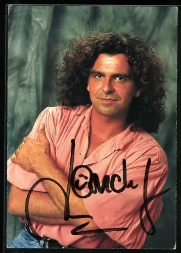 AK Musiker Sandy Wagner vor blaugrünem Hintergrund, Autograph