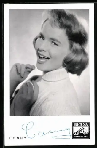 AK Musikerin Conny Froboess in die Kamera lächelnd, Autograph