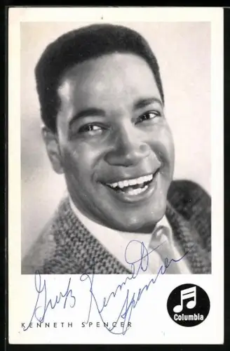 AK Musiker Kenneth Spencer in die Kamera lächelnd, Autograph