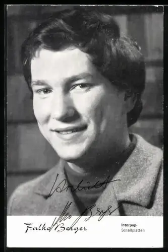 AK Musiker Falko Berger lächelnd im Porträt, Autograph
