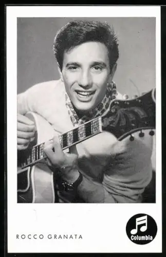 AK Musiker Rocco Granata mit Gitarre, Autograph