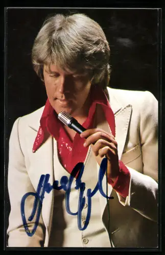 AK Musiker Howard Carpendale singt mit dem Mikrofon, Autograph