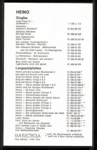 AK Musiker Heino mit ernster Miene in die Kamera schauend, Autograph