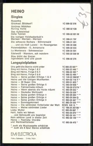 AK Musiker Heino mit ernster Miene in die Kamera schauend, Autograph