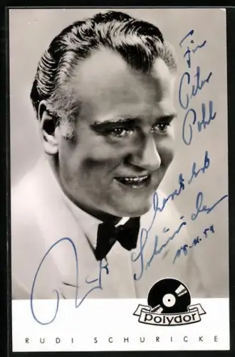 AK Musiker Rudi Schuricke im Anzug mit Fliege, Autograph