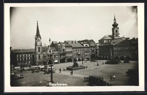AK Trautenau, Strassenpartie mit Rathaus