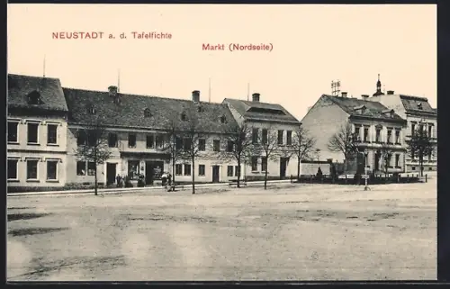 AK Neustadt a. d. Tafelfichte, Markt mit Geschäft, Nordseite