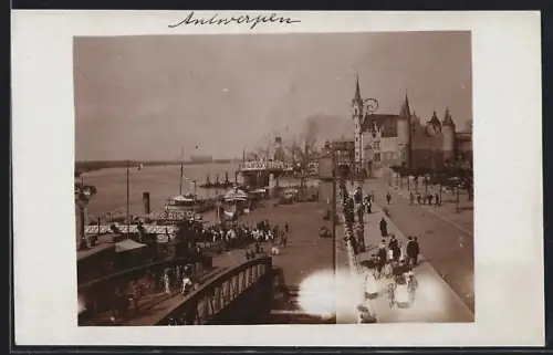 AK Antwerpen, Uferstrasse mit Turmgebäude und Dampfer