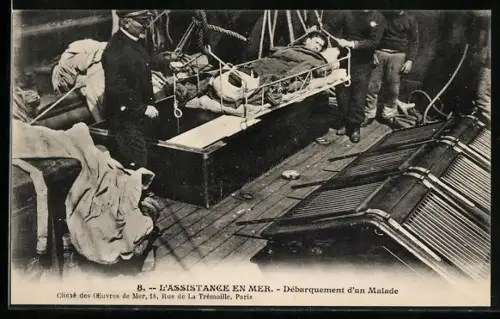 AK Kranker Seemann wird von einem Schiff entladen, L`Assistance en Mer