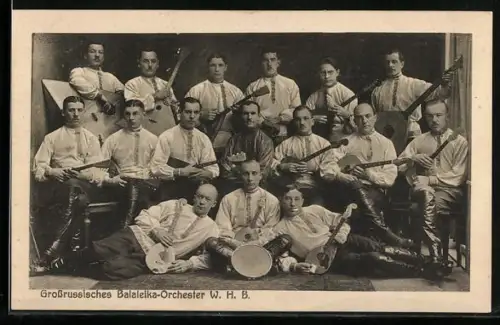 AK Grossrussisches Balaleika-Orchester mit Musikinstrumenten
