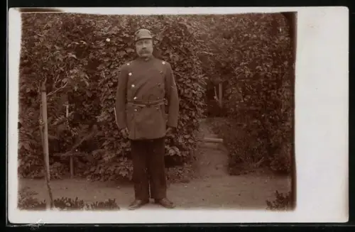 Foto-AK Feuerwehrmann in Uniform