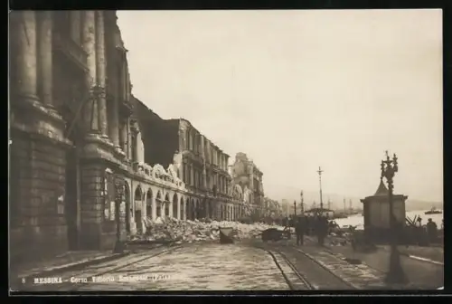AK Messina, Corso Vittorio Emanuele, Strassenpartie mit zerstörten Häusern nach Erdbeben