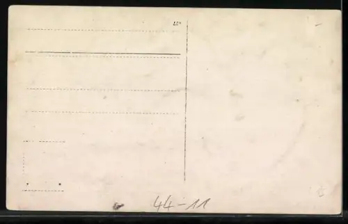 Foto-AK Vier Soldaten beim Kartenspiel am Tisch, 1915