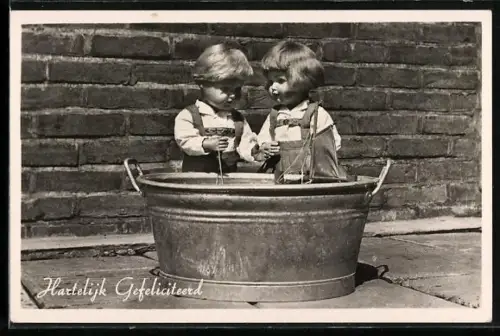 AK Ik wilde wel ik werd heel klein..., Puppen hinter Zinkwanne