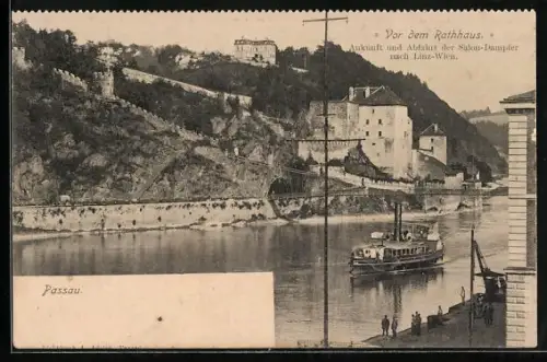 AK Passau, Vor dem Rathaus, Ankunft und Abfahrt der Salon-Dampfer nach Linz-Wien