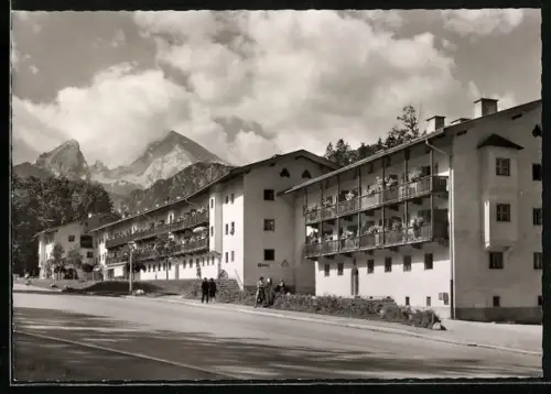 AK Berchtesgaden, Königsseerstrasse mit Watzmann