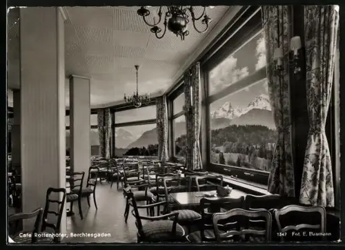 AK Berchtesgaden, Cafe Rottenhöfer, Innenansicht mit Blick auf die Berge