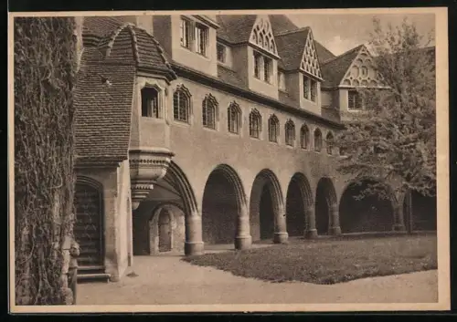 AK Halle /Saale, Innenhof mit Arkaden und Treppenzugang