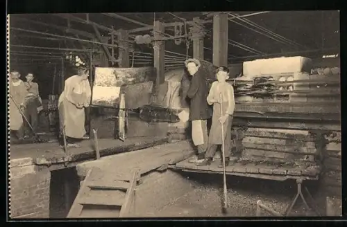 AK La Verrerie, Rechauffage des cylindres, Glas-Herstellung