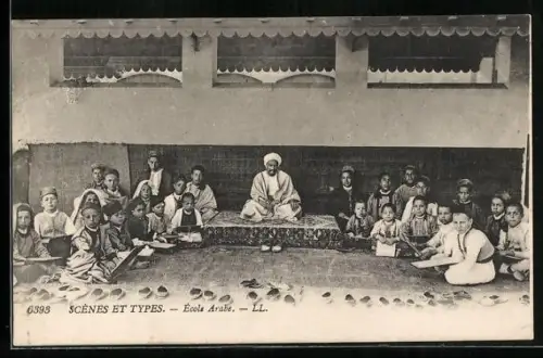 AK arabische Kinder mit Lehrer in der Schule