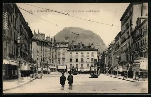 AK Grenoble, Place Grenette et le Mont St. Eynard, Strassenbahn