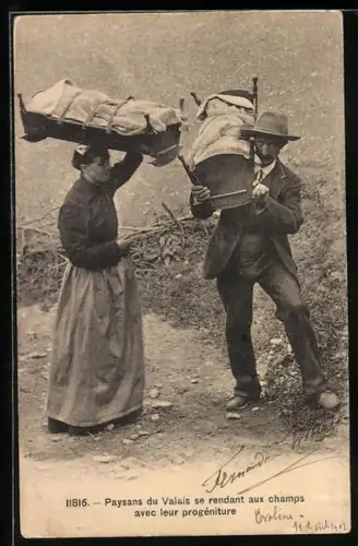 AK Paysans du Valais se rendant aux champs avec leur progéniture