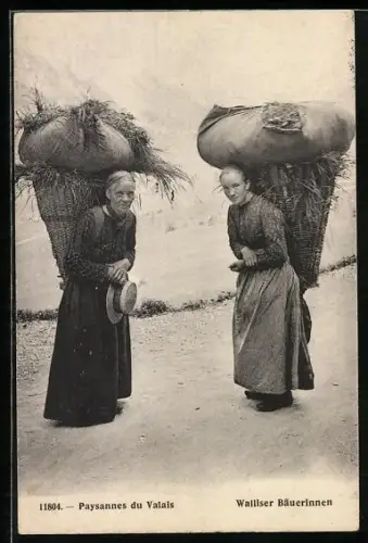 AK Walliser Bäuerinnen mit schweren Kiepen