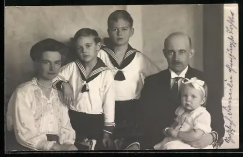 AK Grossherzog Friedrich Franz IV. von Mecklenburg mit Familie