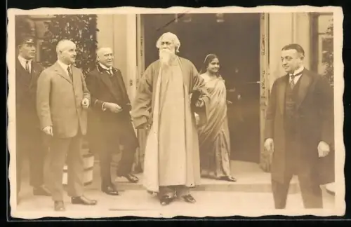 AK Dichter Rabindranath Tagore wird bei einem Besuch empfangen