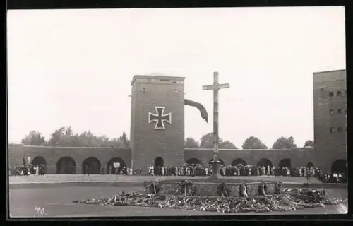 Foto-AK Tannenberg, Nationaldenkmal mit Kränzen