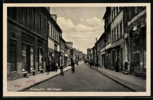 AK Krotoschin, Warthegau, Strassenpartie mit Fahrradfahrern
