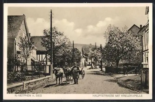 AK N.-Netphen a. Sieg, Hauptstrasse mit Kreuzkapelle